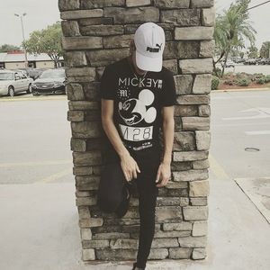 Meet your Posher, Carlos